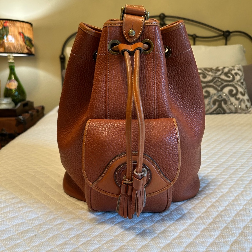 Vintage Dooney & Bourke R762 Vintage Collection Large Sling Bag in British Tan
